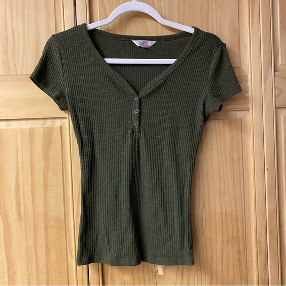 ⭐️ No Boundaries Ribbed Henley Tee - Picture 2 of 4